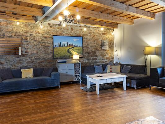 Kiadó otthonos kőház Balatonfüreden