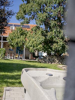 Kiadó otthonos kőház Balatonfüreden