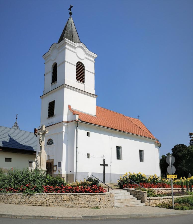 Balatongyörök körtúra: Bél Mátyás-kilátó – Pad-kő – Jakucs László-barlang – Szépkilátó