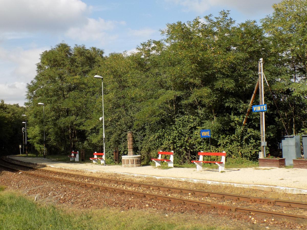 Porva-Csesznek körtúra: Cuha-völgy – Kőpince-forrás – Vinye – Likas-kő