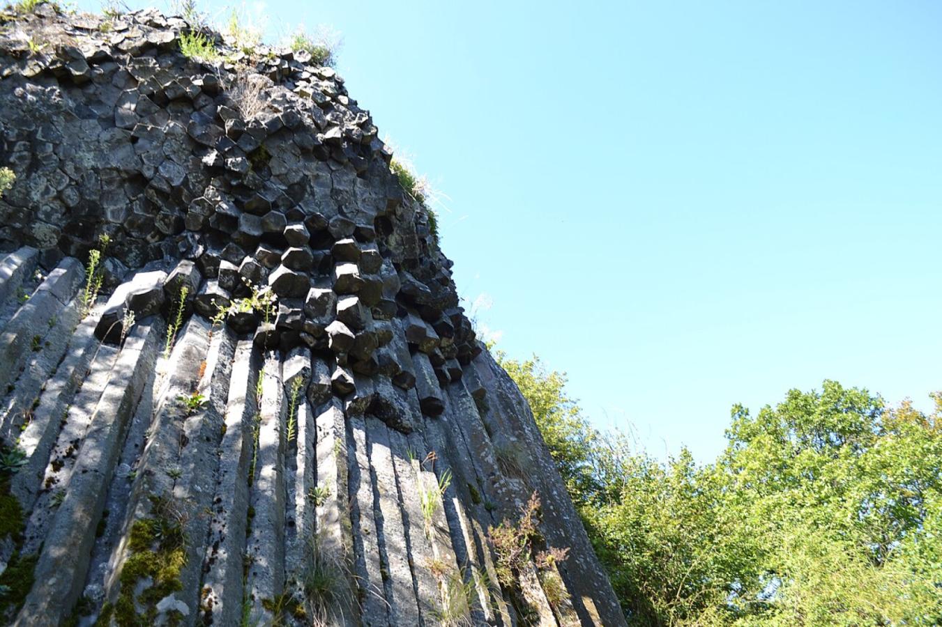 Salgóbánya körtúra: Salgó vára – Boszorkánykő – Somoskő vára – Kőpark – Medves-fennsík