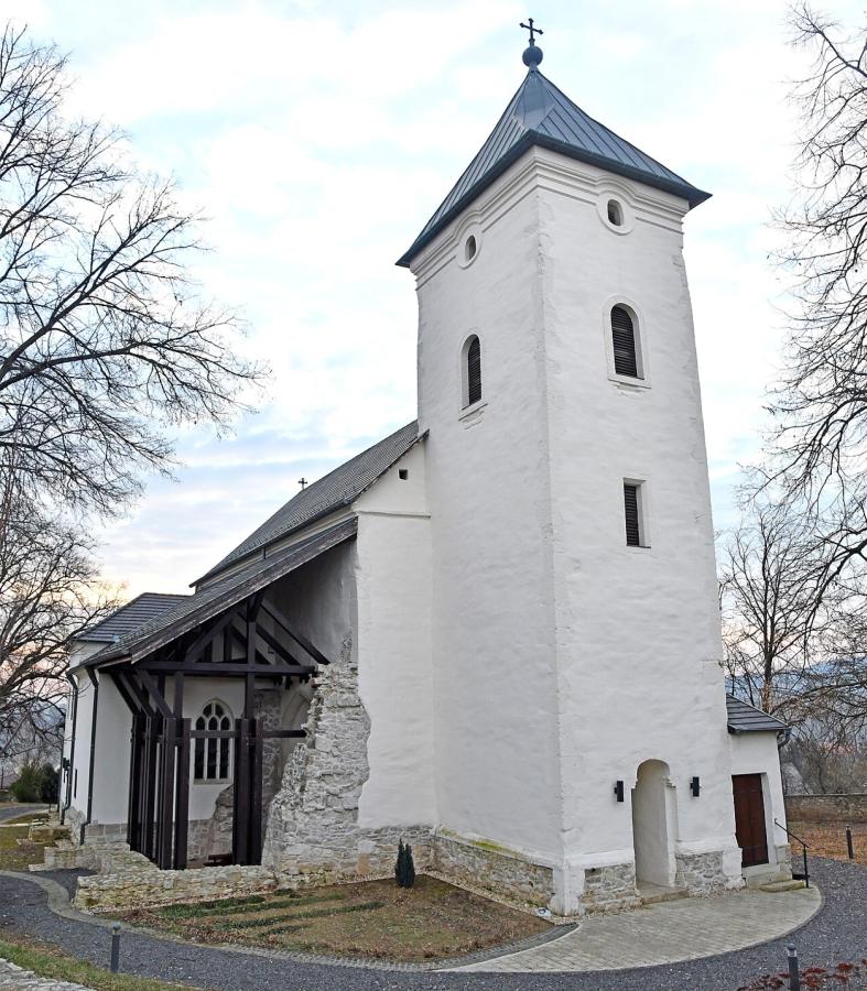 Tarcal – Bodrogkeresztúr körtúra: Szent Teréz-kápolna – Henye-domb – Bodrogkeresztúr – Szentkereszt