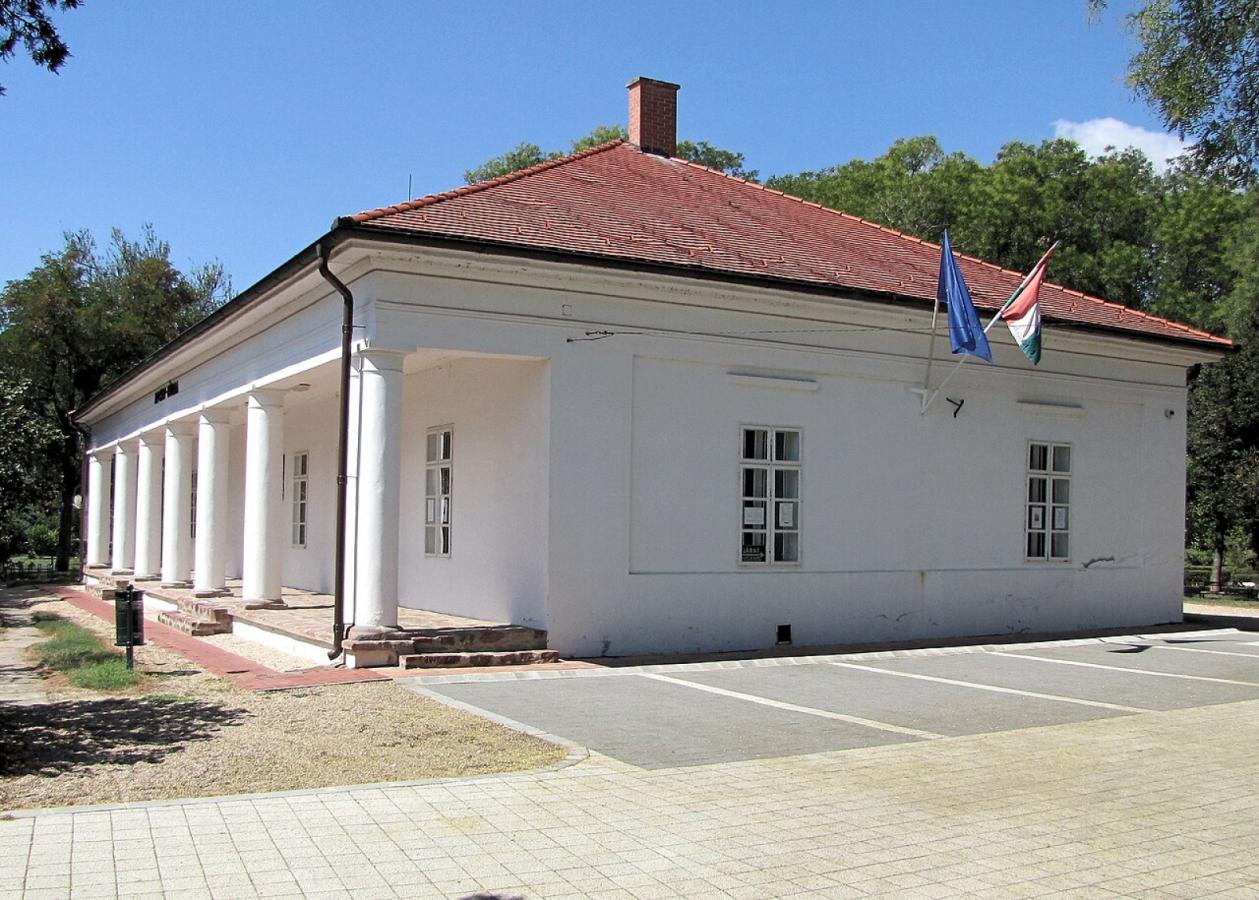 Tiszafüred családi kör: Kiss Pál Múzeum – Kemény-kúria – Morotva pihenőpark – kilátóterasz