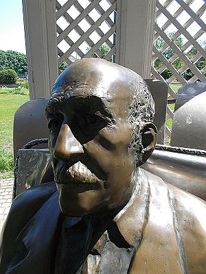Kálmán Imre-szobor