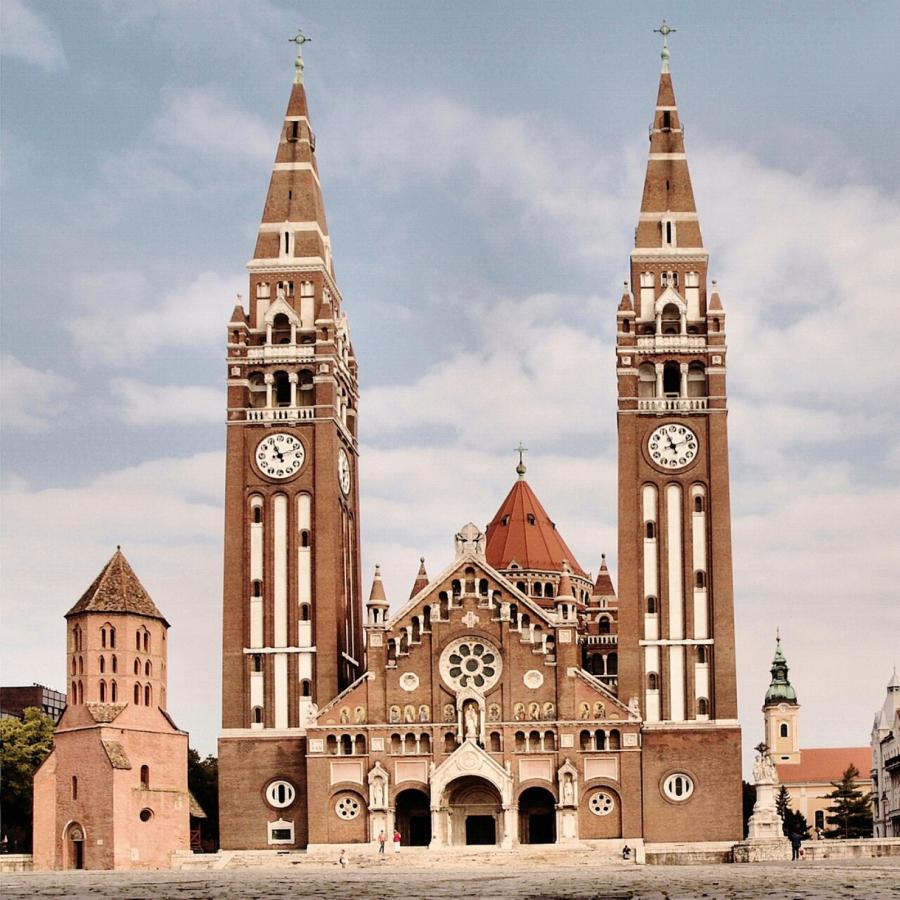 Szeged családi kör: Dóm tér – Újszeged – Vízügyi Emlékhely – Tisza-part – Móra Ferenc Múzeum