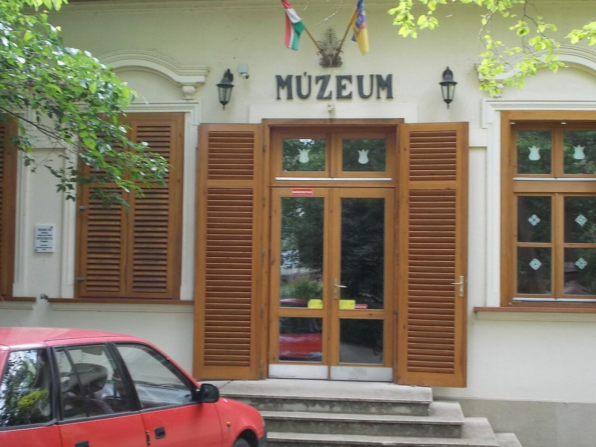 Fonyód városnéző kör: móló – Fonyódi Múzeum – templomok