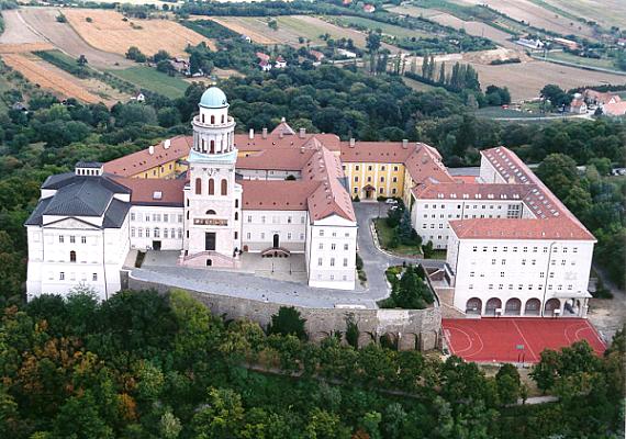 Pannonhalma családi kör: Főapátság – lombkorona-tanösvény – Szent Imre-hegy