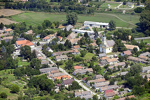 Szabadhídvég családi kör: Mezőkomárom – Népi műemlék lakóház – Sió-part – Pusztavár