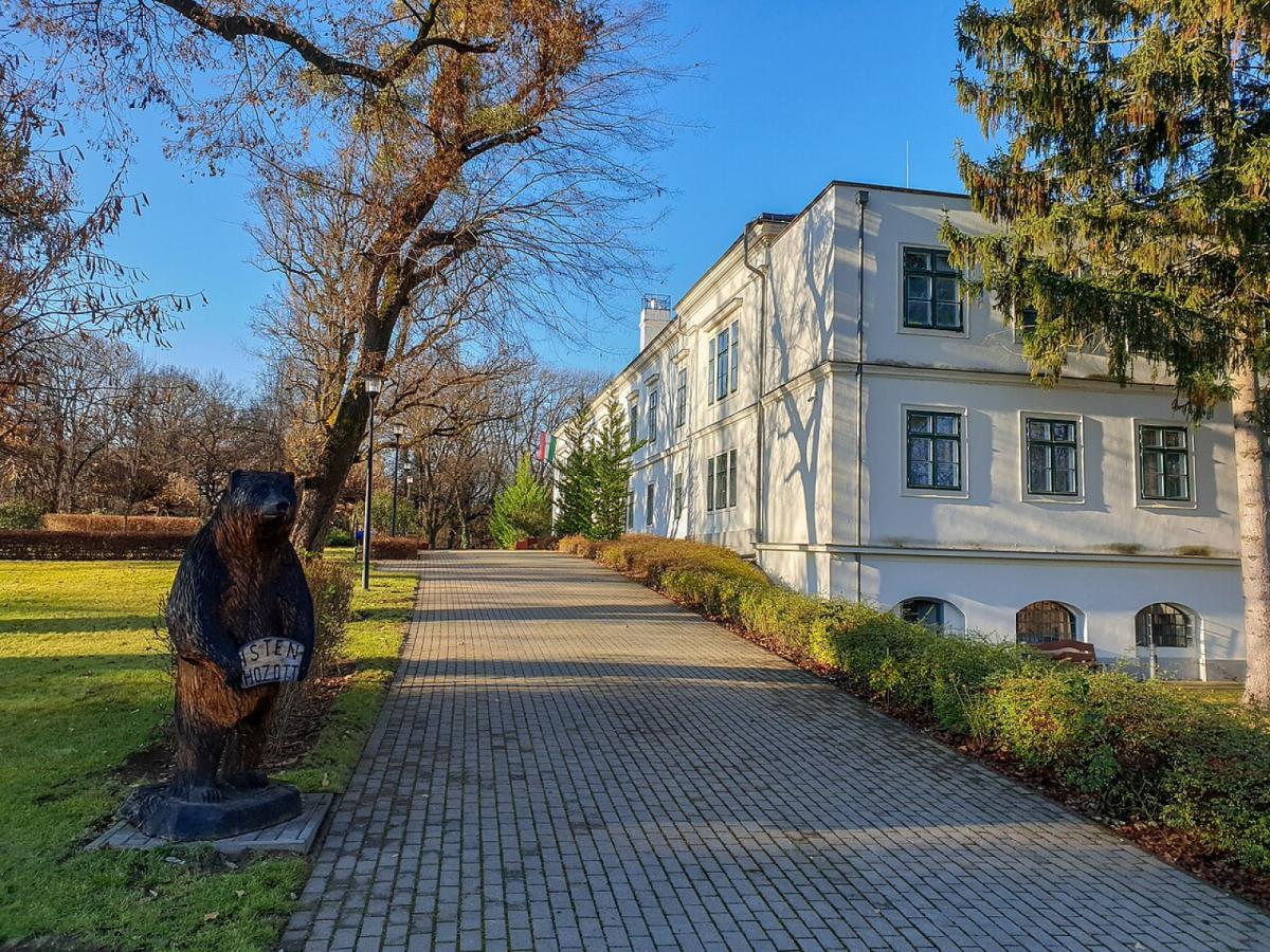 Baktalórántháza körtúra Flóratanyára, a Szent Gizella-kápolnához