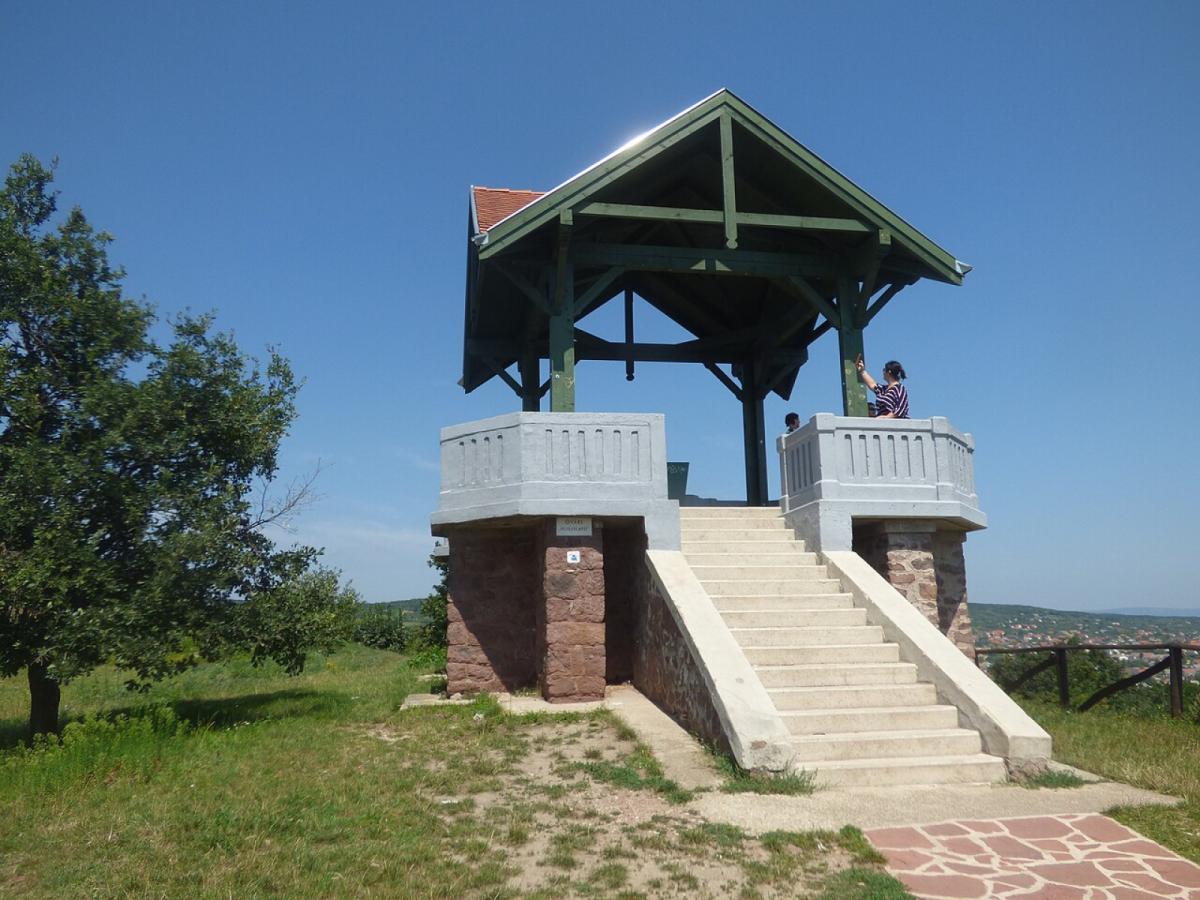 Fűzfőgyártelep – Fűzfői kilátó – Megye-hegy – Óvári-kilátó – Balatonalmádi