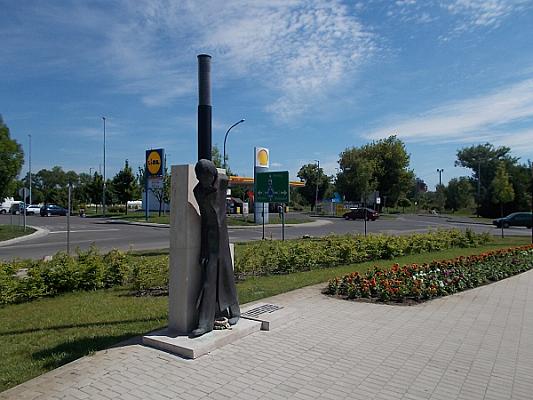 Radnóti Miklós szobra