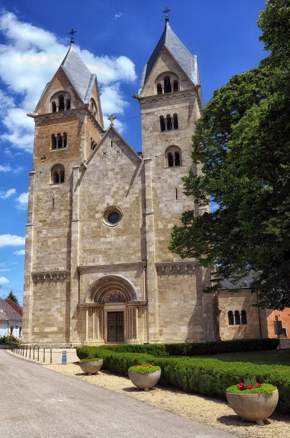 Lébény családi kör: Szent Jakab-templom – Hanság széle – Rabi-tó