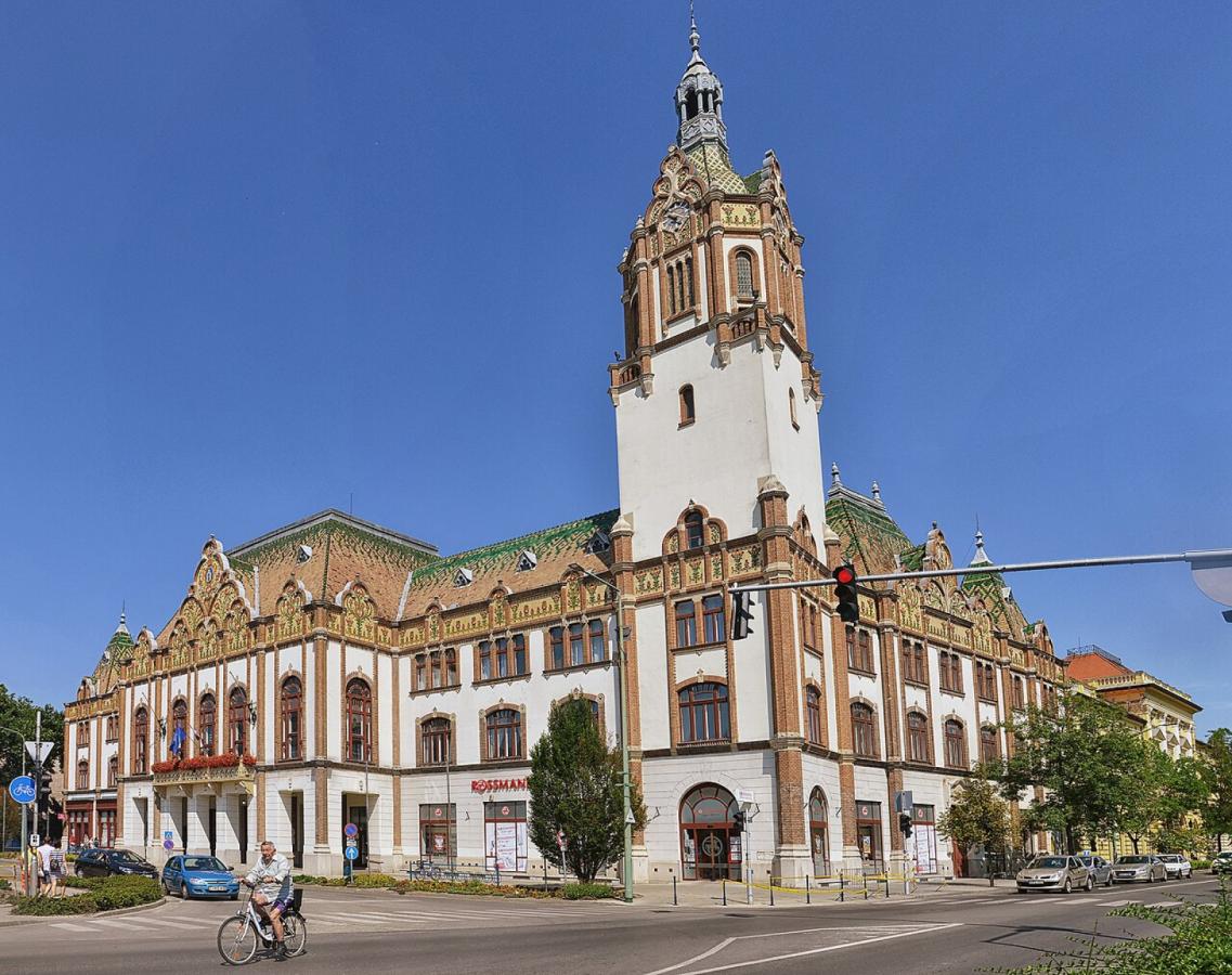 Kiskunfélegyháza családi kör: Hősök parkja – Városháza – Kiskun Múzeum – Szoborpark – Petőfi és Móra emlékháza