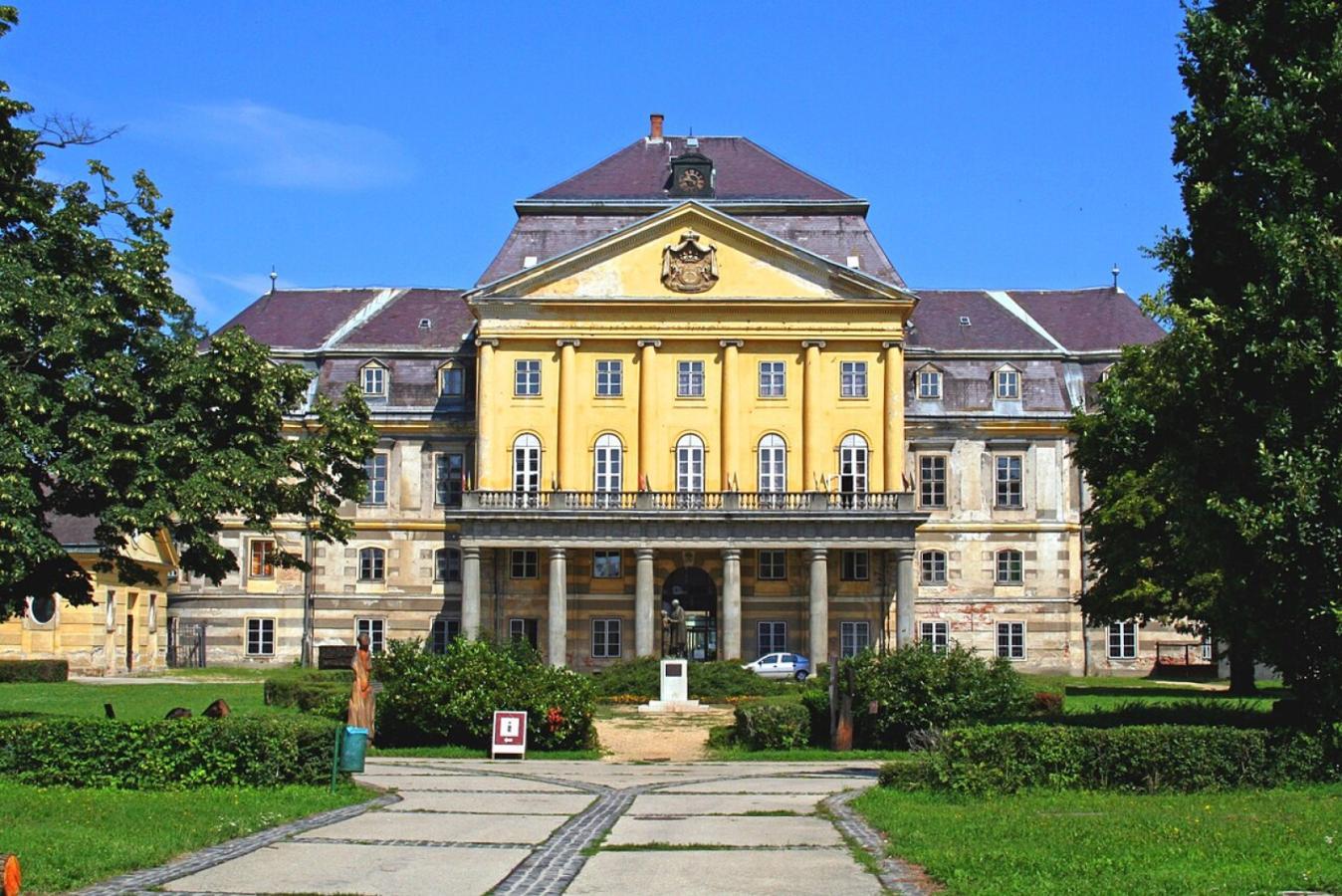 Körmend családi kör: Batthyány-kastély – Várkert – Rába-part