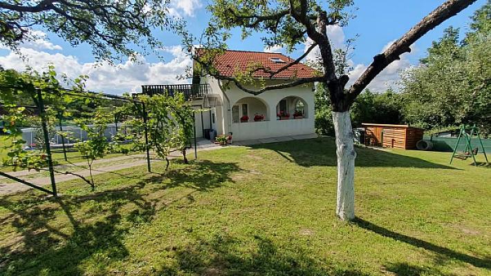 SZIKLASZIRT VENDÉGHÁZ